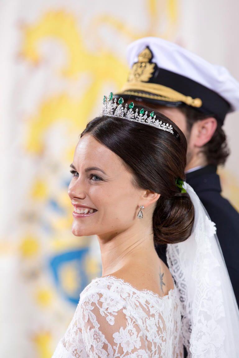 wedding hairstyles for crown wear