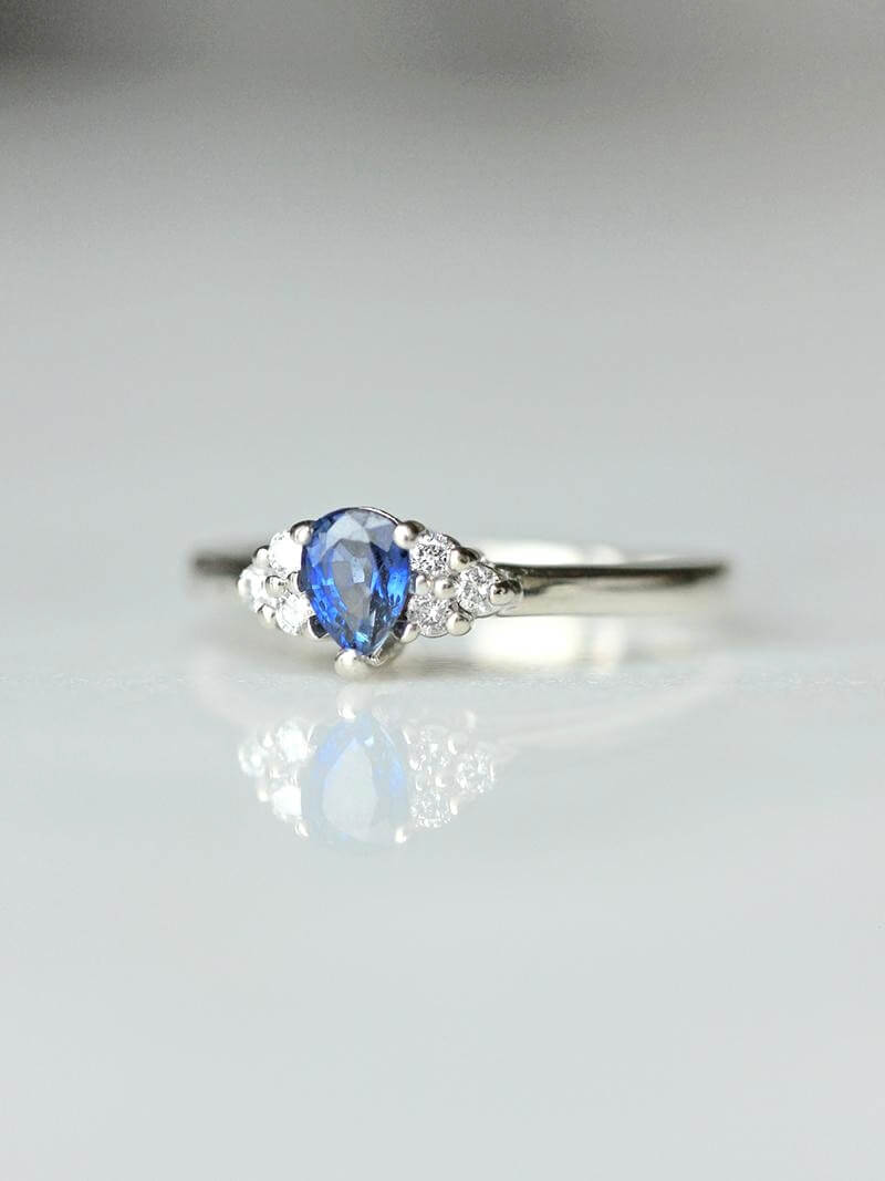 vintage rings with blue dimond