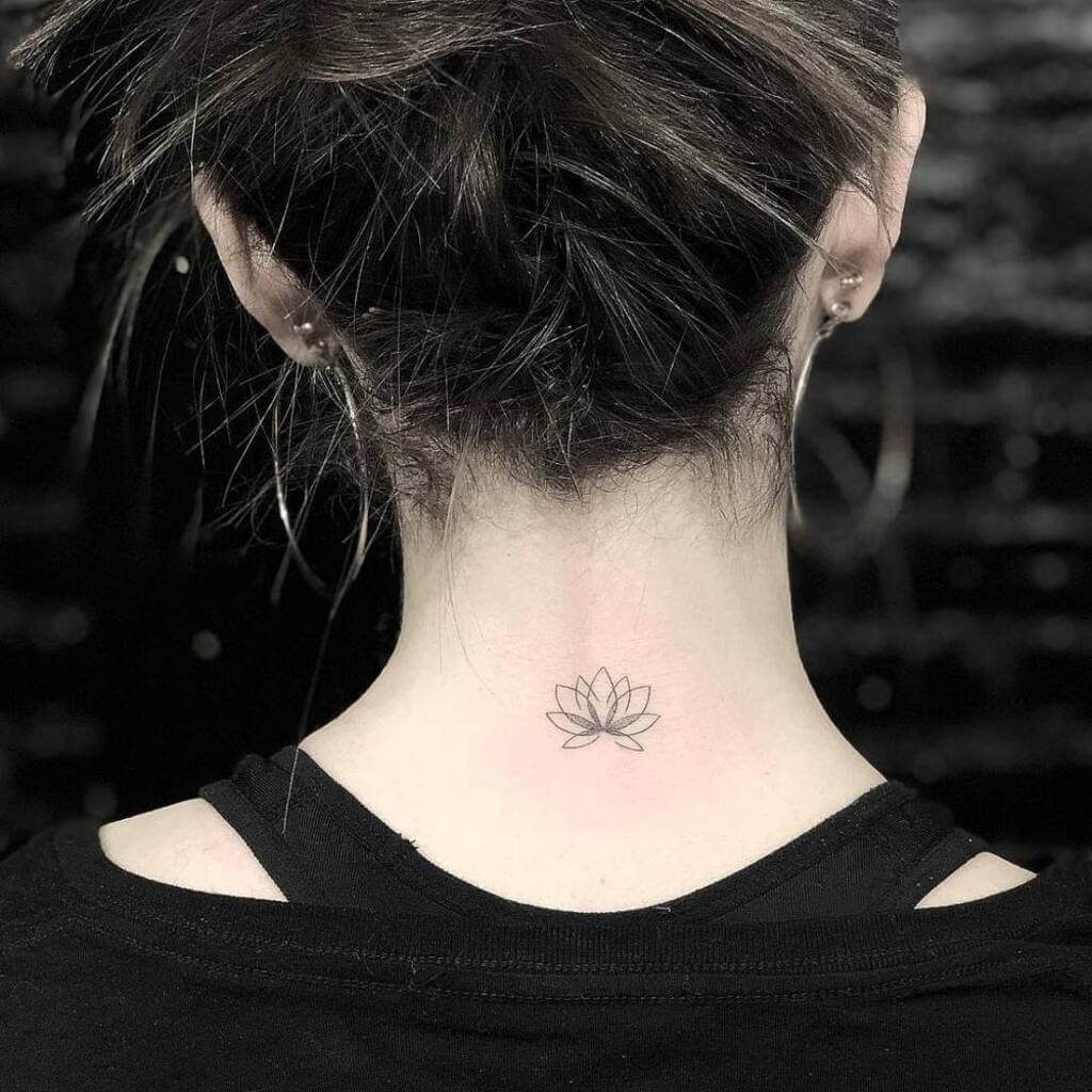 23 Awesome Upper Back Tattoos for Women