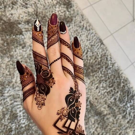 35 Beautiful Henna Design Ideas : Tiny Leaves & Flower on Palm