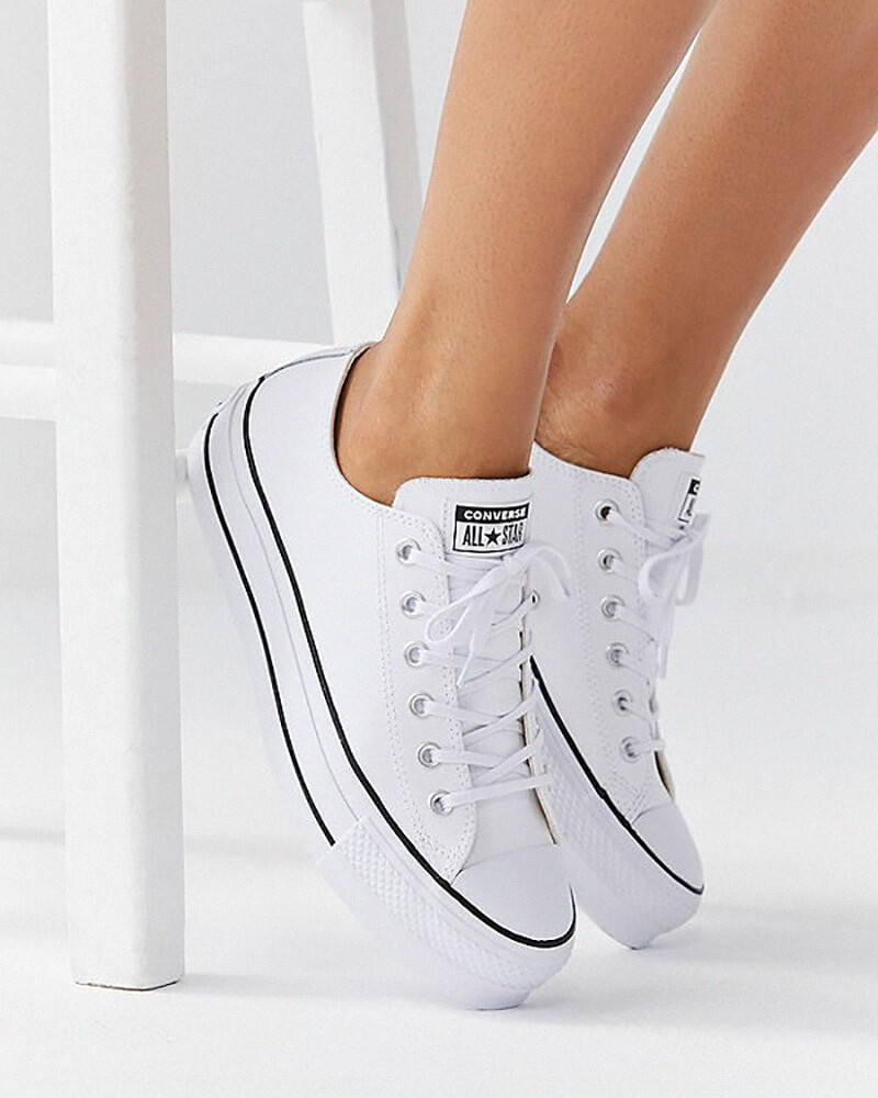 white sneaker outfits for women