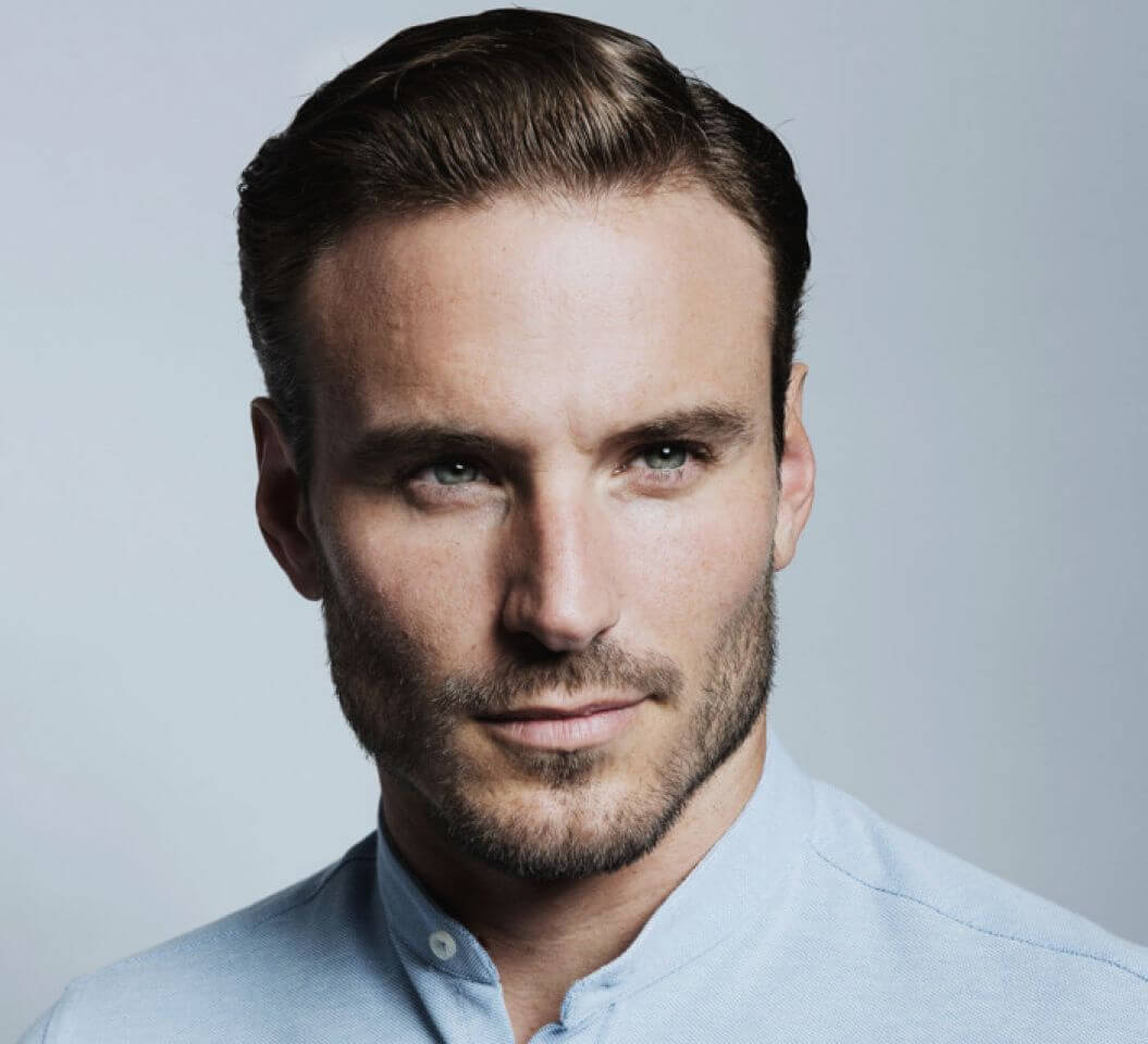 Sleek Side Parted Textured Hairs