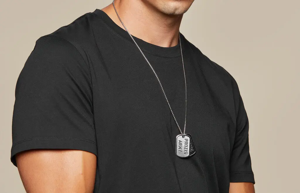 Best Necklace Guide for Men in 2023