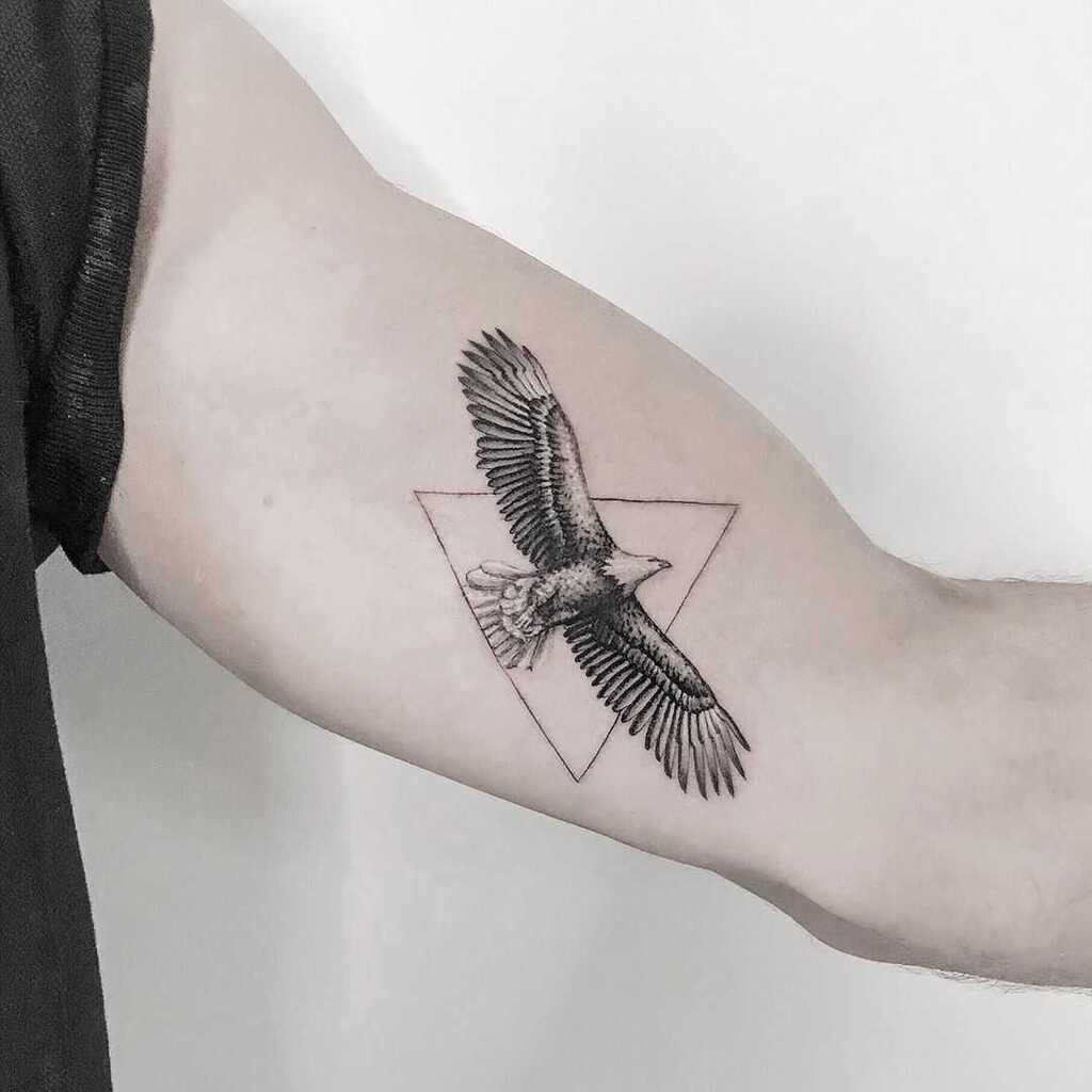 Eagle Tattoo: traditional american tattoo