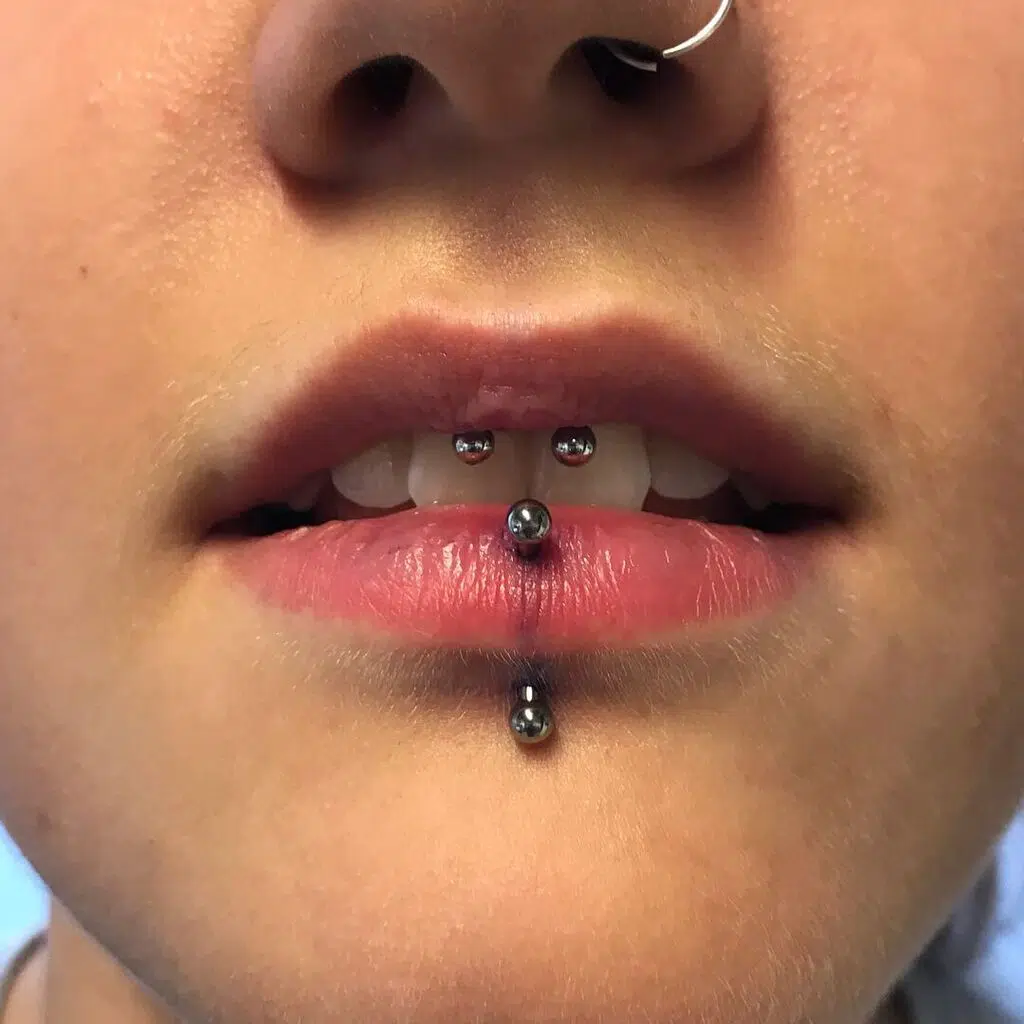 labret piercing