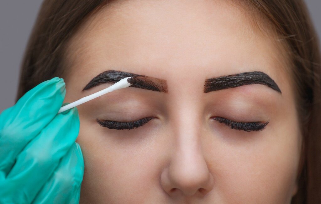 Your Guide to Professional Eyebrow Tinting