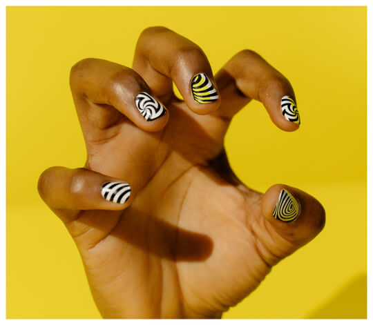 trendy short acrylic nails