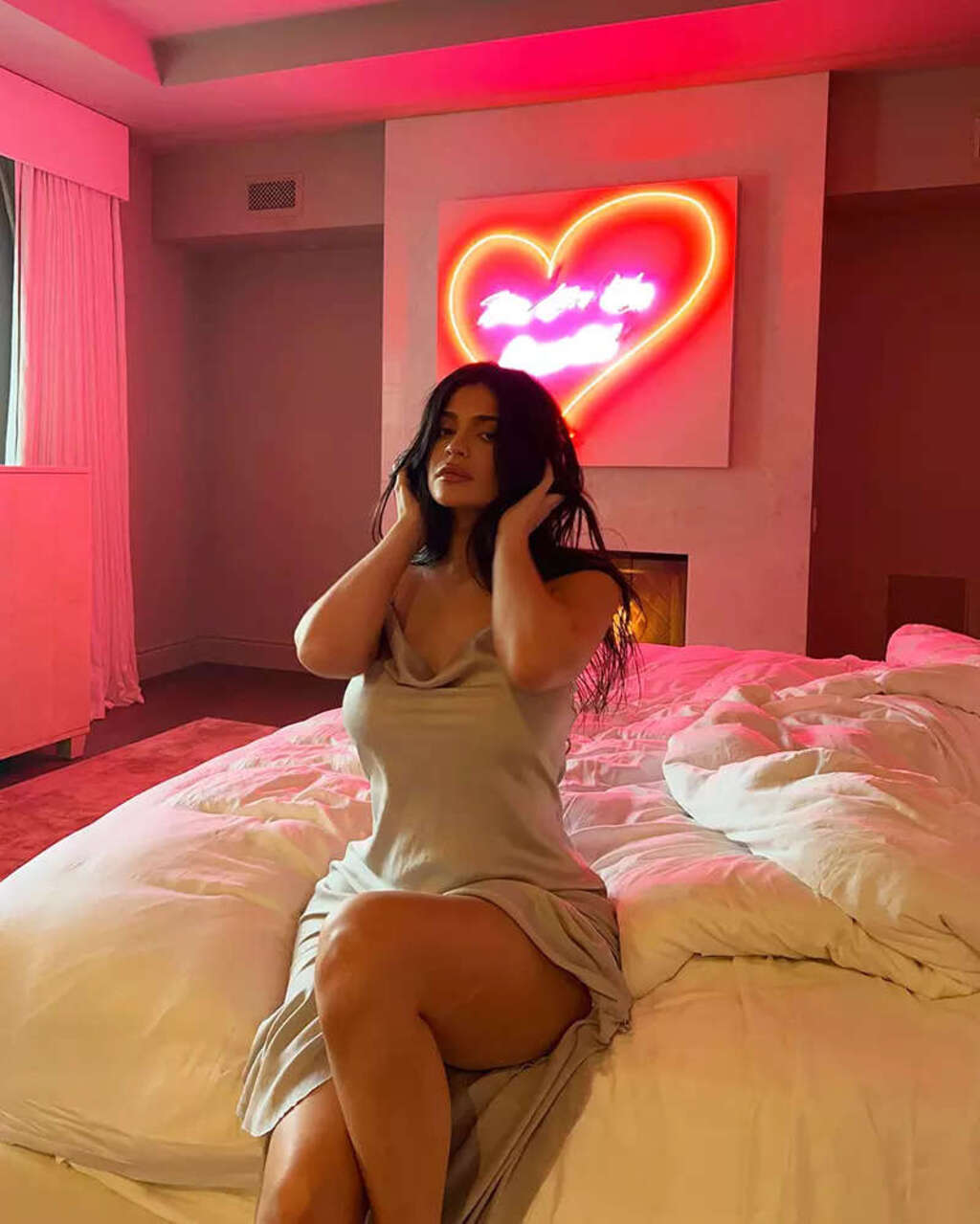 Kylie Jenner's bedroom photos go viral