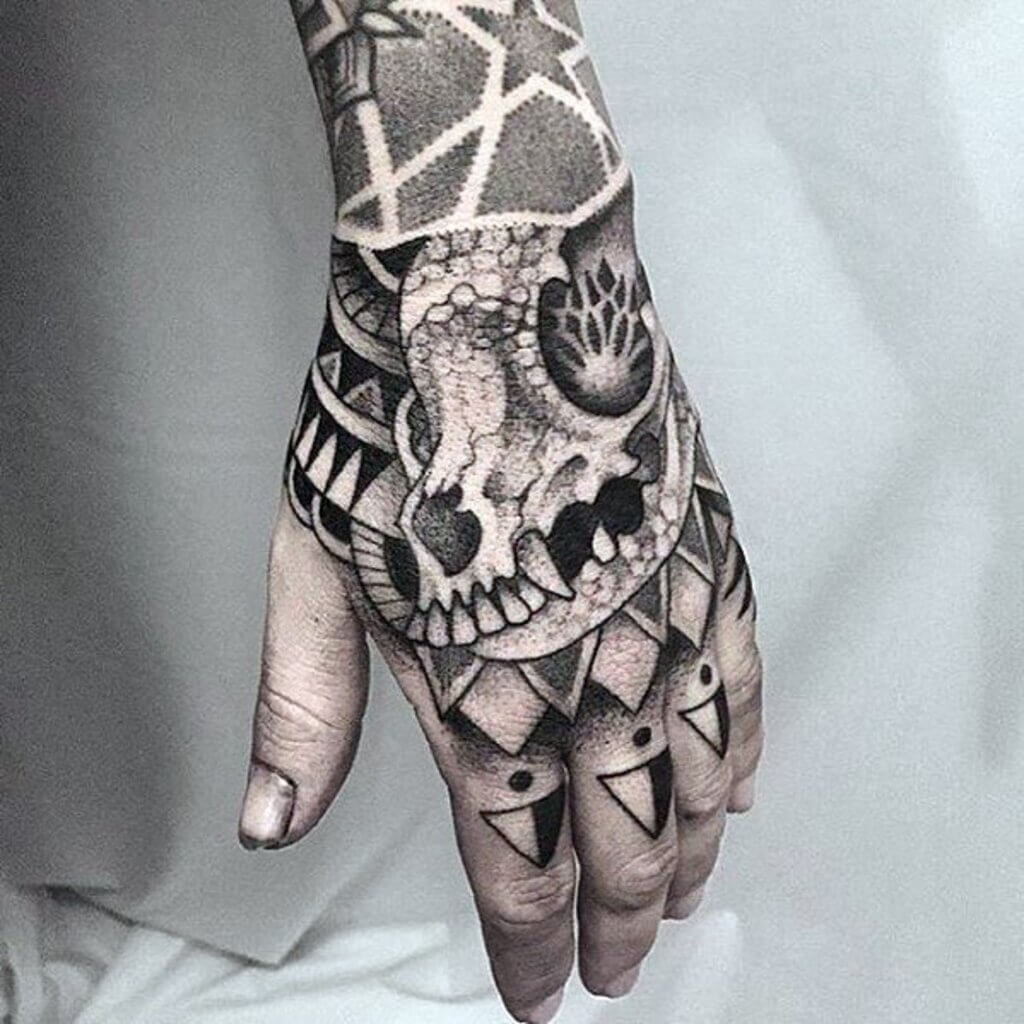 Beautiful Mandala hand tattoo by Boni Lucena Quathrö  Mandala hand tattoos  Hand tattoos for guys Tattoos