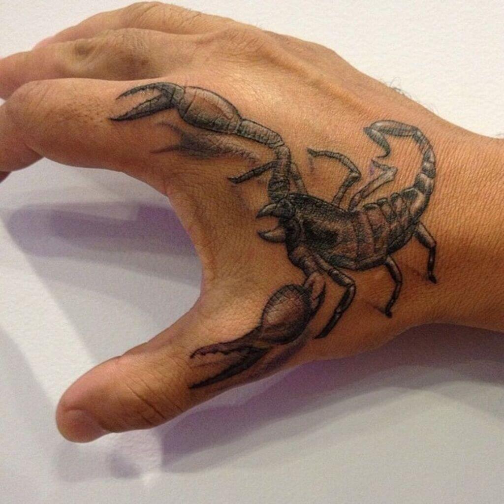 Tatuagens de mão de escorpião para homens