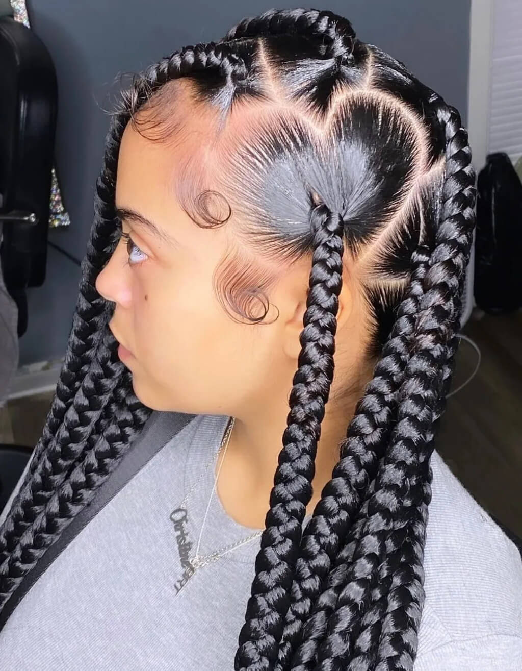 knotless braids with heart on side 