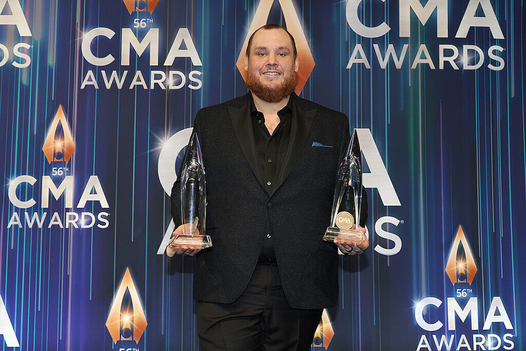 CMA Awards 2022 Red Carpet Fashion