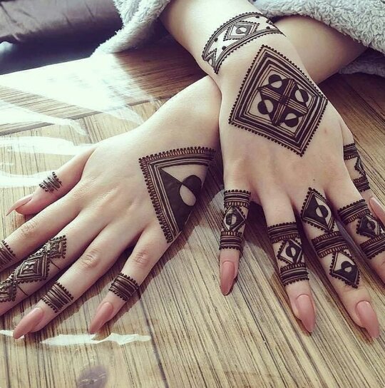 finger mehndi design