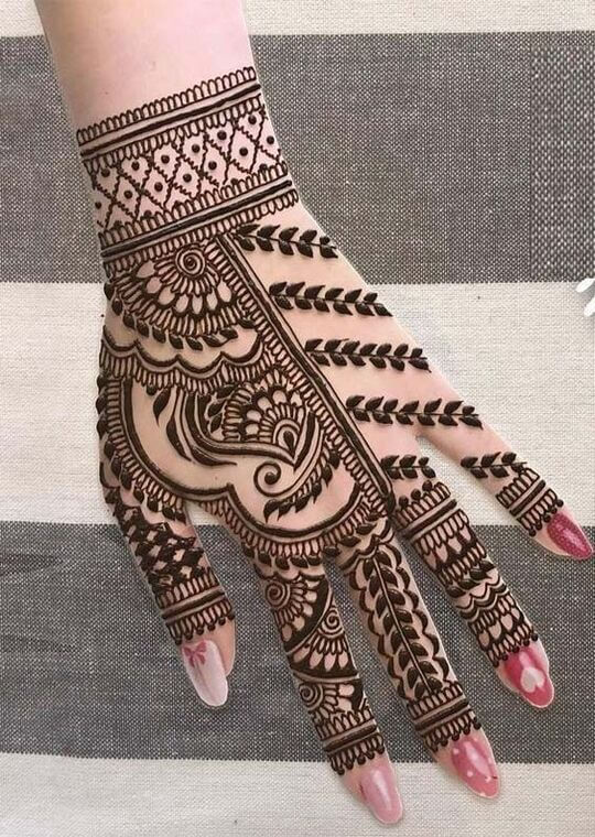 stylish finger mehndi design