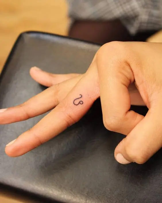 finger tattoos for men