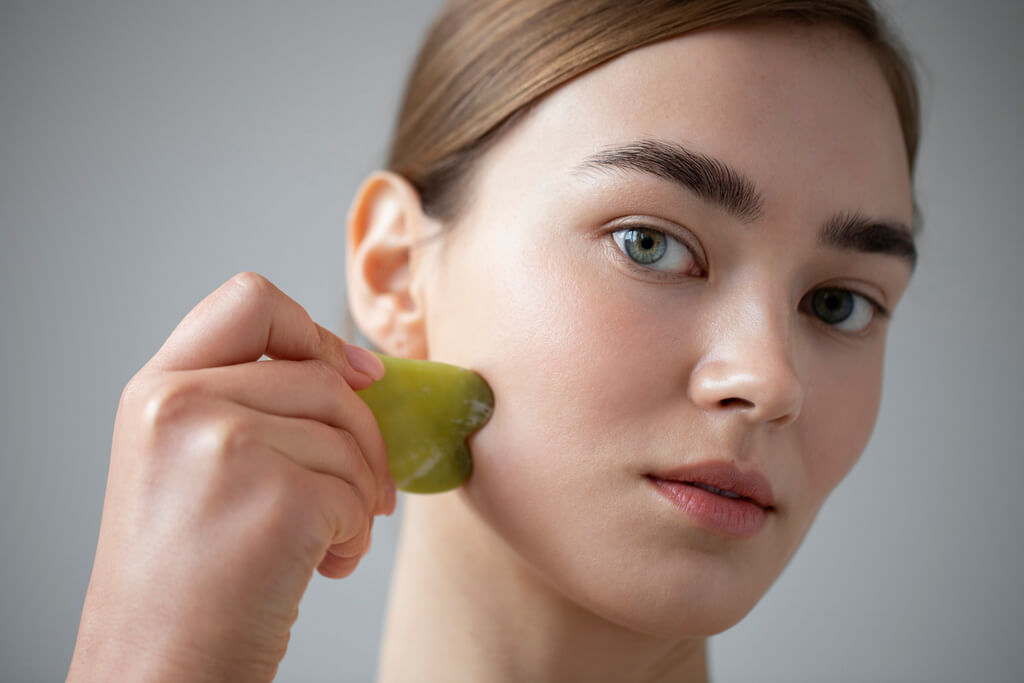How to Use Gua Sha? Benefits, Tools, Side Effects